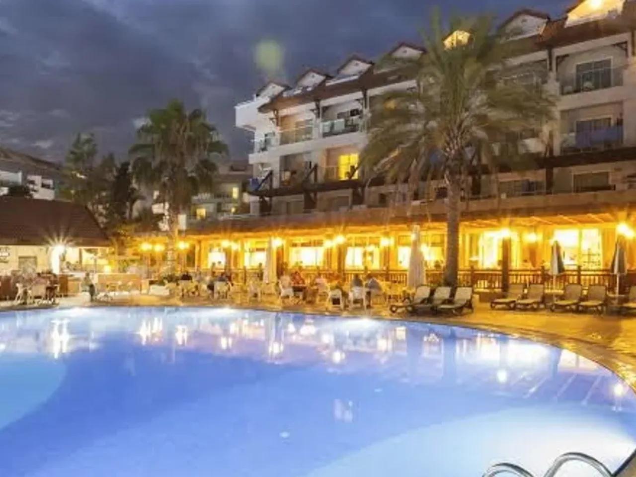 Seher Resort,Sea Shell Resort, Commodore Elite Suites&Spa,Monachus Hotel, Grand Şeker Hotel — Antalya plaj fotoğrafı